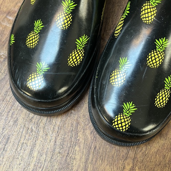 Chooka Women’s Black Pineapple Topic Rubber Rain Boots Size 6 - Picture 13 of 17
